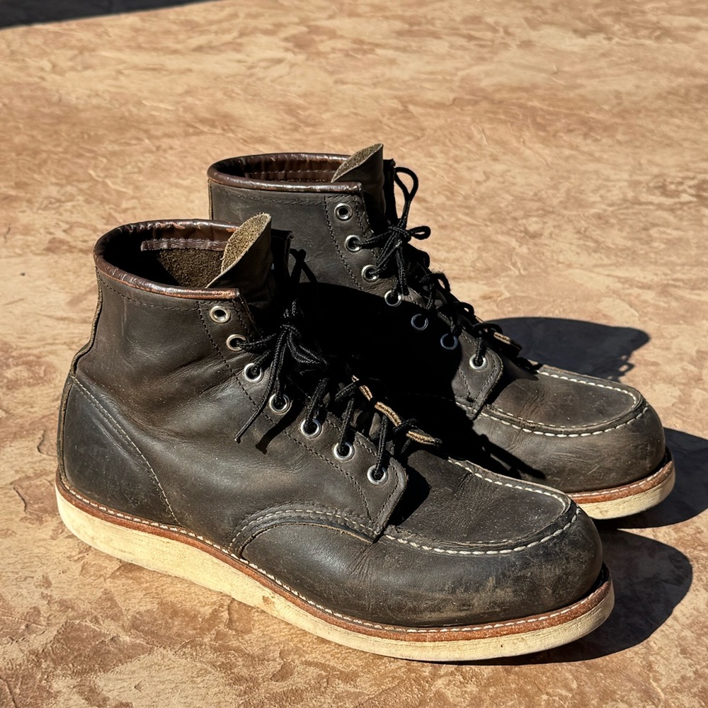 Red Wing Classic Moc Toe 6’ - Size 9